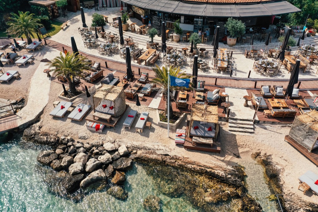 Coral Beach Cava